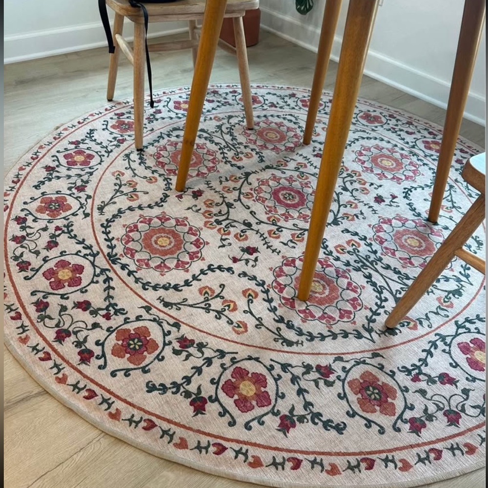 NWOT Round 6ft Ruggable Rug